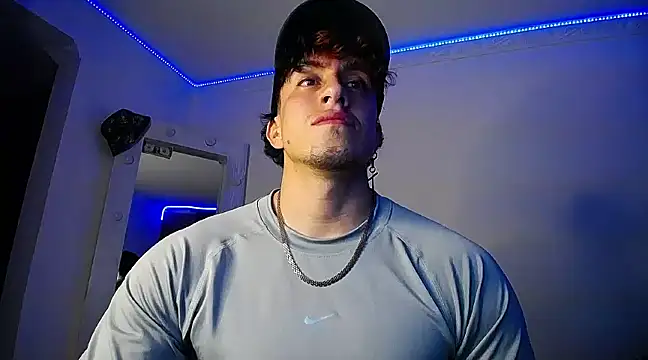 Snapshot of strongboy_ chatting on December 24, 5:27 am strongboy online show from December 24, 5:27 am