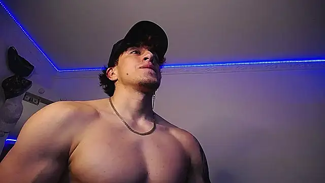 Snapshot of strongboy_ chatting on January 12, 8:25 am strongboy online show from January 12, 8:25 am