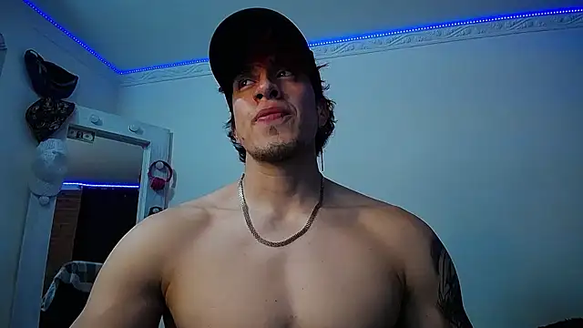 Snapshot of strongboy_ chatting on January 29, 11:04 pm strongboy online show from January 29, 11:04 pm