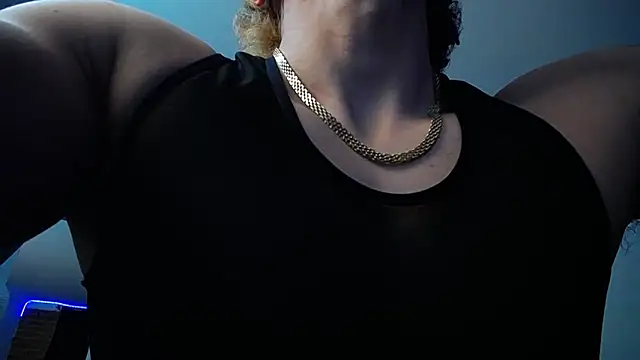 Snapshot of strongboy_ chatting on February 19, 1:40 am strongboy online show from February 19, 1:40 am