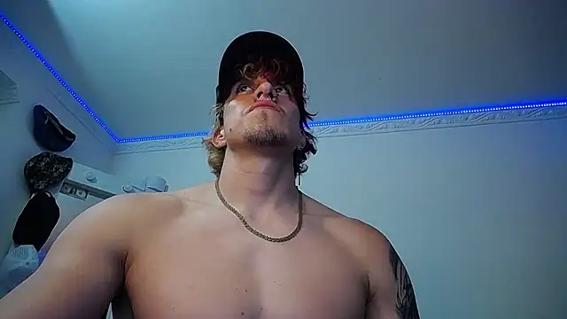 Snapshot of strongboy_ chatting on March 13, 1:54 am strongboy online show from March 13, 1:54 am