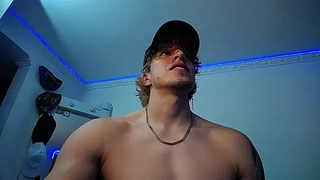 Snapshot of strongboy_ chatting on March 14, 5:05 am strongboy online show from March 14, 5:05 am