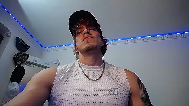 Snapshot of strongboy_ chatting on March 16, 1:07 am strongboy online show from March 16, 1:07 am