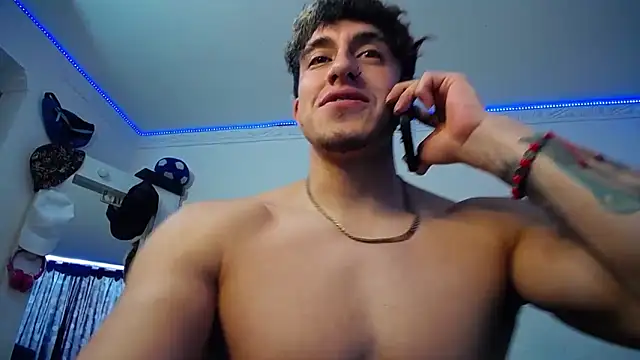 Snapshot of strongboy_ chatting on October 8, 6:49 pm strongboy online show from October 8, 6:49 pm