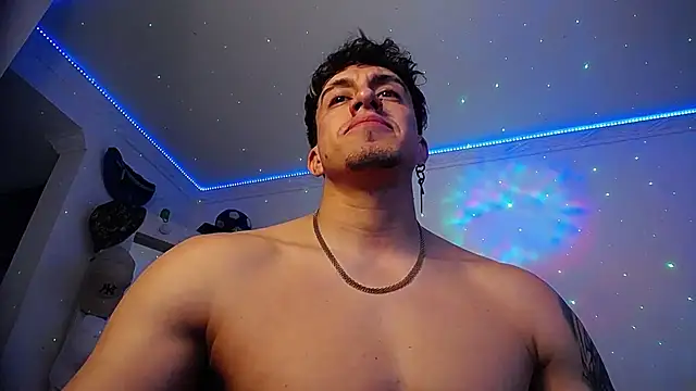 Snapshot of strongboy_ chatting on November 5, 7:03 pm strongboy online show from November 5, 7:03 pm