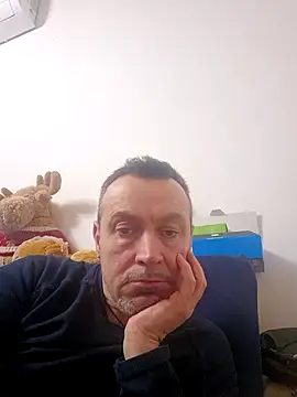 Snapshot of cazzo197 chatting on December 17, 2:01 pm cazzo197 online show from December 17, 2:01 pm