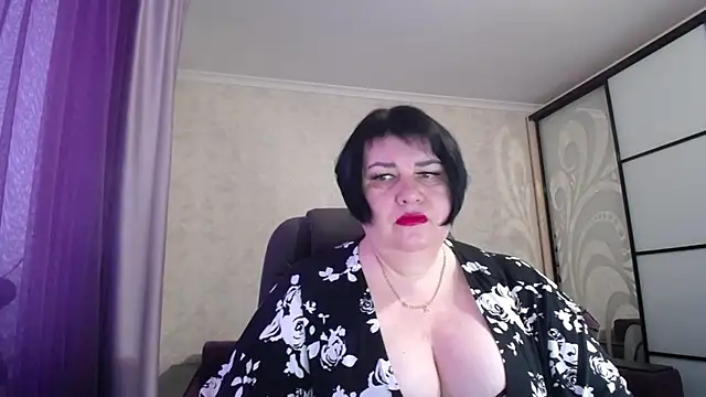 JuicyLady Di online show from February 3, 5:51 am
