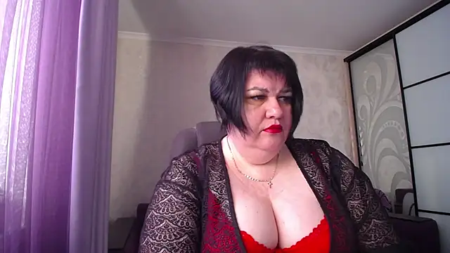 JuicyLady Di online show from March 10, 5:43 am