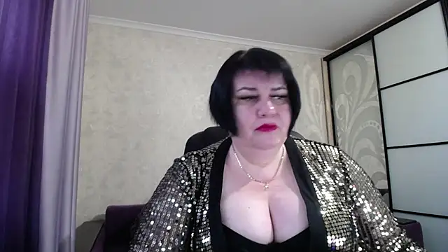 JuicyLady Di online show from October 19, 4:46 am
