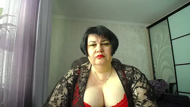JuicyLady Di online show from May 31, 5:15 am