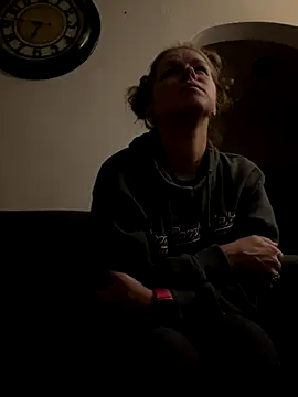 Snapshot of bustybunny25 chatting on October 25, 4:20 am bustybunny25 online show from October 25, 4:20 am