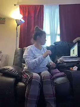 Snapshot of bustybunny25 chatting on December 17, 2:56 pm bustybunny25 online show from December 17, 2:56 pm