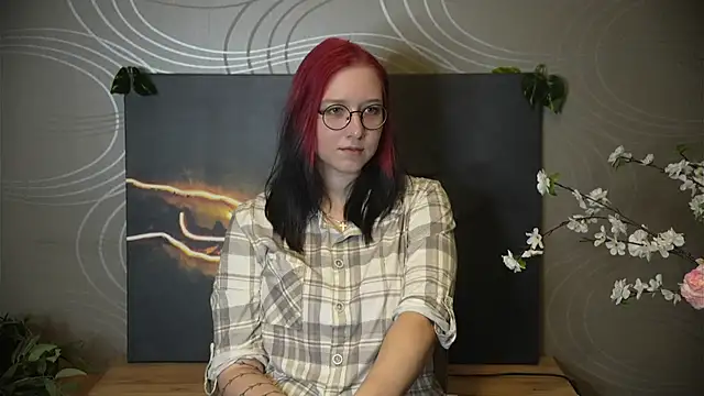 Snapshot of KarenHaan chatting on October 25, 5:15 am KarenHaan online show from October 25, 5:15 am