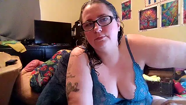 Snapshot of newfieocean chatting on October 31, 5:14 pm newfieocean online show from October 31, 5:14 pm