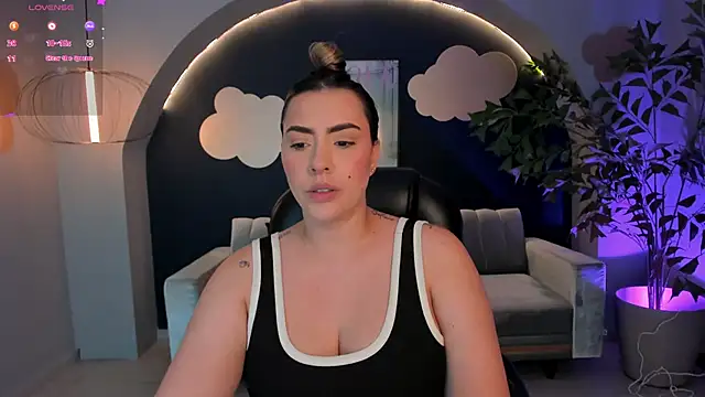 Snapshot of MartinnaBonnet chatting on December 5, 4:55 pm MartinnaBonnet online show from December 5, 4:55 pm