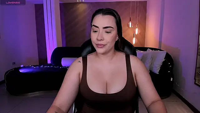 Snapshot of MartinnaBonnet chatting on December 16, 10:40 am MartinnaBonnet online show from December 16, 10:40 am