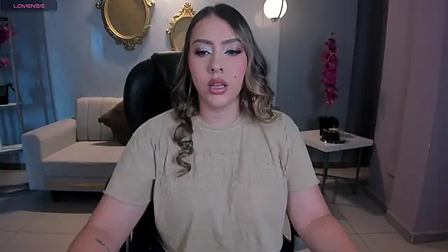 Snapshot of MartinnaBonnet chatting on January 23, 12:52 pm MartinnaBonnet online show from January 23, 12:52 pm