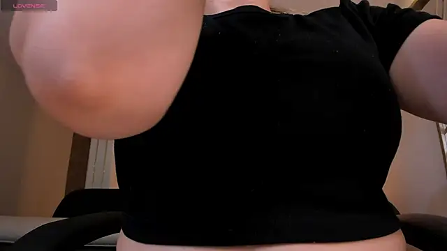 Snapshot of MartinnaBonnet chatting on February 13, 11:06 am MartinnaBonnet online show from February 13, 11:06 am