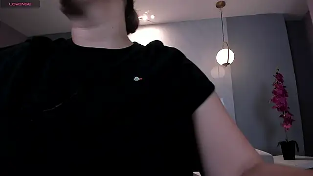 Snapshot of MartinnaBonnet chatting on February 27, 10:37 am MartinnaBonnet online show from February 27, 10:37 am