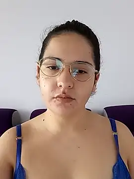 Snapshot of MiaLaurenzz chatting on October 4, 5:55 pm MiaLaurenzz online show from October 4, 5:55 pm