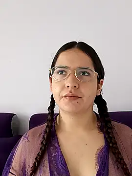 Snapshot of MiaLaurenzz chatting on October 12, 5:01 pm MiaLaurenzz online show from October 12, 5:01 pm