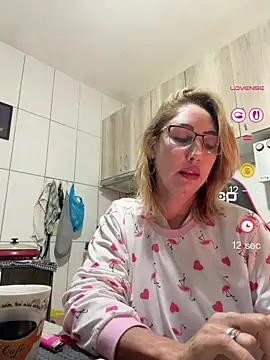 Snapshot of RAIRAsexy chatting on June 21, 7:22 am RAIRAsexy online show from June 21, 7:22 am