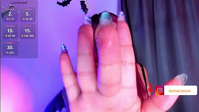 Snapshot of EmmaRusso chatting on October 9, 9:13 pm EmmaRusso online show from October 9, 9:13 pm