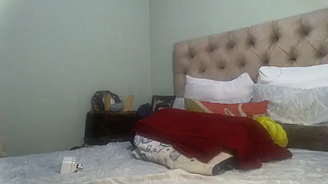 caramelqueen11 online show from December 2, 8:00 pm