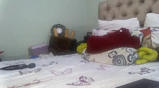 caramelqueen11 online show from December 25, 5:37 am