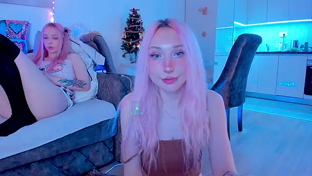 Snapshot of AlexRoseLiRed chatting on December 22, 1:34 am AlexRoseLiRed online show from December 22, 1:34 am