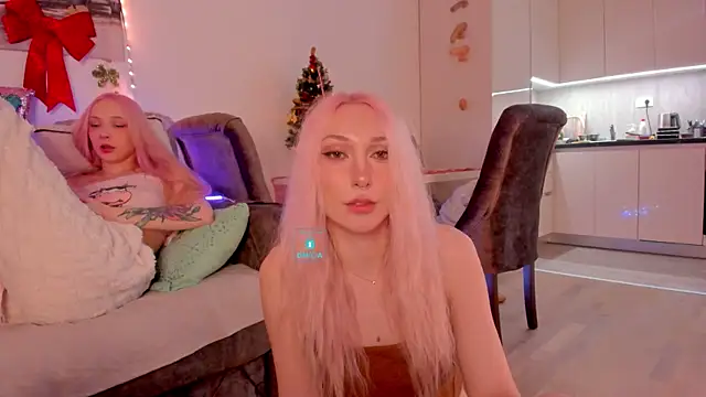 Snapshot of AlexRoseLiRed chatting on January 4, 2:35 am AlexRoseLiRed online show from January 4, 2:35 am