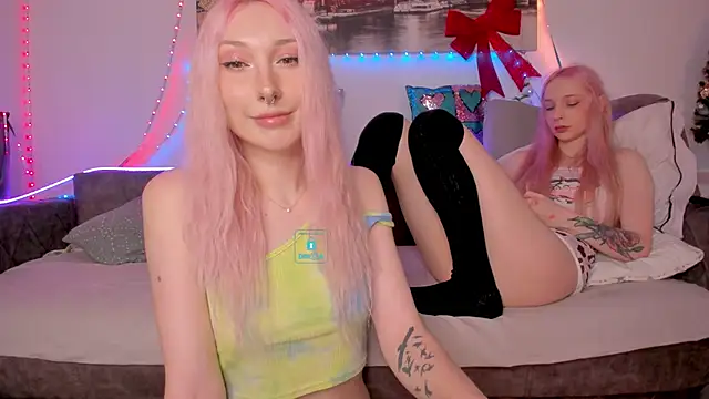 Snapshot of AlexRoseLiRed chatting on January 12, 8:47 pm AlexRoseLiRed online show from January 12, 8:47 pm