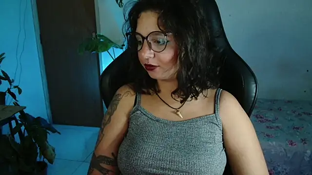 Snapshot of myamillor chatting on July 16, 9:21 pm myamillor online show from July 16, 9:21 pm