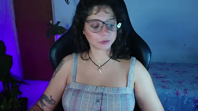 Snapshot of myamillor chatting on July 24, 8:51 pm myamillor online show from July 24, 8:51 pm
