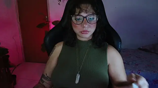 Snapshot of myamillor chatting on August 5, 9:39 pm myamillor online show from August 5, 9:39 pm
