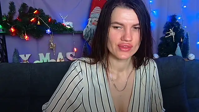 Snapshot of MilaLoona chatting on December 11, 7:20 am MilaLoona online show from December 11, 7:20 am