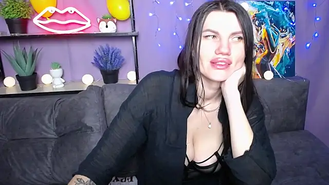 Snapshot of MilaLoona chatting on January 23, 4:15 pm MilaLoona online show from January 23, 4:15 pm