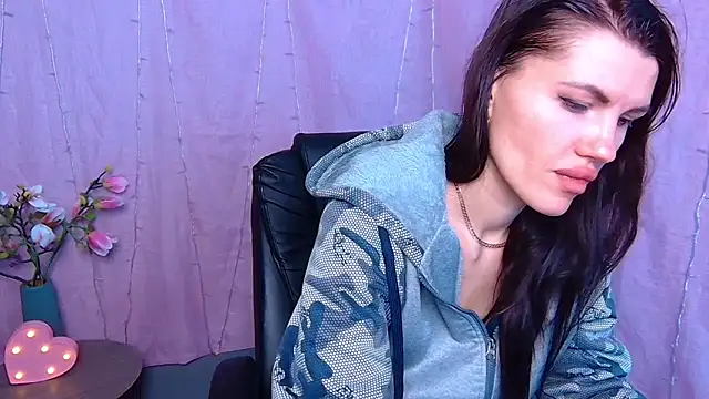 Snapshot of MilaLoona chatting on February 22, 7:29 am MilaLoona online show from February 22, 7:29 am