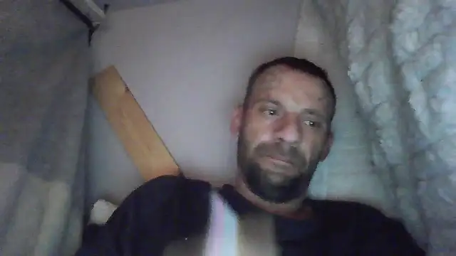 Snapshot of goodick4u28 chatting on December 17, 12:16 am goodick4u28 online show from December 17, 12:16 am