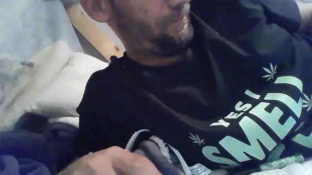 Snapshot of goodick4u28 chatting on December 18, 3:01 am goodick4u28 online show from December 18, 3:01 am