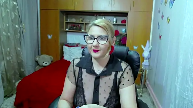 LucilleFenlys online show from January 17, 9:39 pm