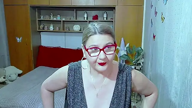 Snapshot of LucilleFenlys chatting on May 26, 8:16 pm LucilleFenlys online show from May 26, 8:16 pm