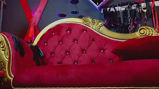 Snapshot of PerlaDivaio chatting on November 10, 2:16 pm PerlaDivaio online show from November 10, 2:16 pm