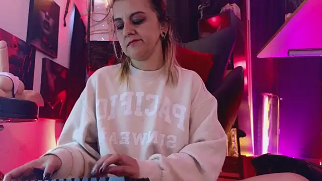 PerlaDivaio online show from April 16, 1:56 pm