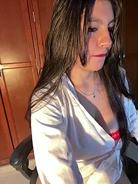 Snapshot of loolla_23 chatting on December 21, 10:30 pm loolla 23 online show from December 21, 10:30 pm