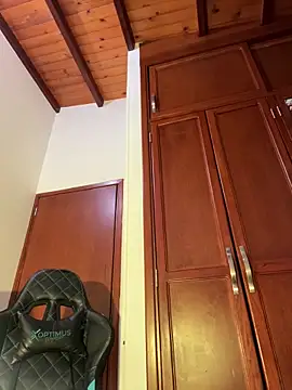 Snapshot of loolla_23 chatting on February 25, 12:47 am loolla 23 online show from February 25, 12:47 am