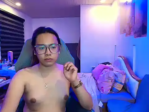 Your PrettyGirlxxx online show from April 14, 12:55 pm