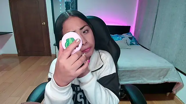 Snapshot of yesie_hot chatting on January 31, 12:39 am yesie hot online show from January 31, 12:39 am