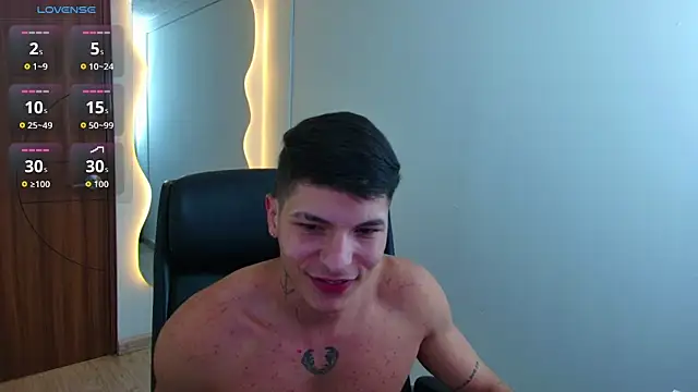 Snapshot of harrisoncuper chatting on May 15, 2:40 am harrisoncuper online show from May 15, 2:40 am