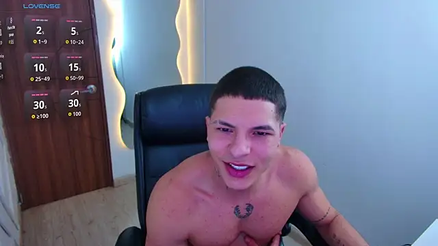 Snapshot of harrisoncuper chatting on May 25, 8:26 pm harrisoncuper online show from May 25, 8:26 pm